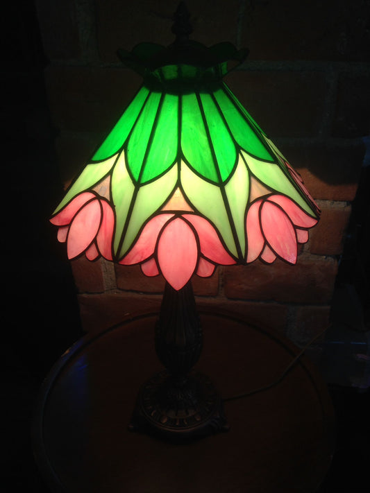 El Yapımı Vitray Abajur – Dekoratif Cam Aydınlatma | Glasy Design