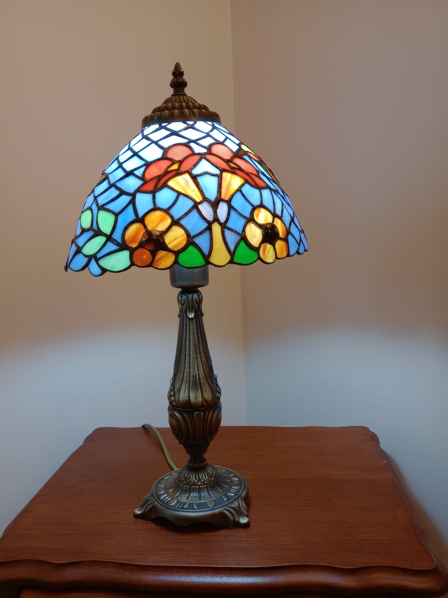 El Yapımı Vitray Abajur – Özgün Cam Sanatı | Glasy Design