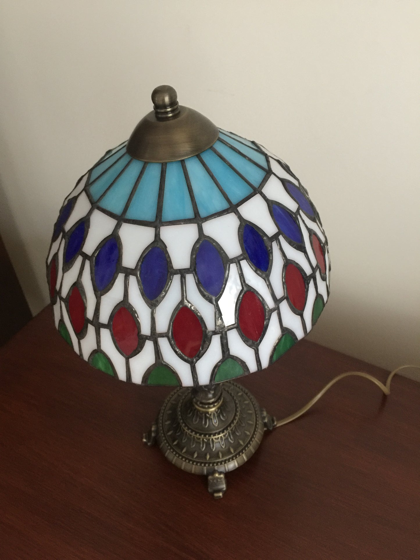 El Yapımı Vitray Abajur – Dekoratif Cam Aydınlatma | Glasy Design