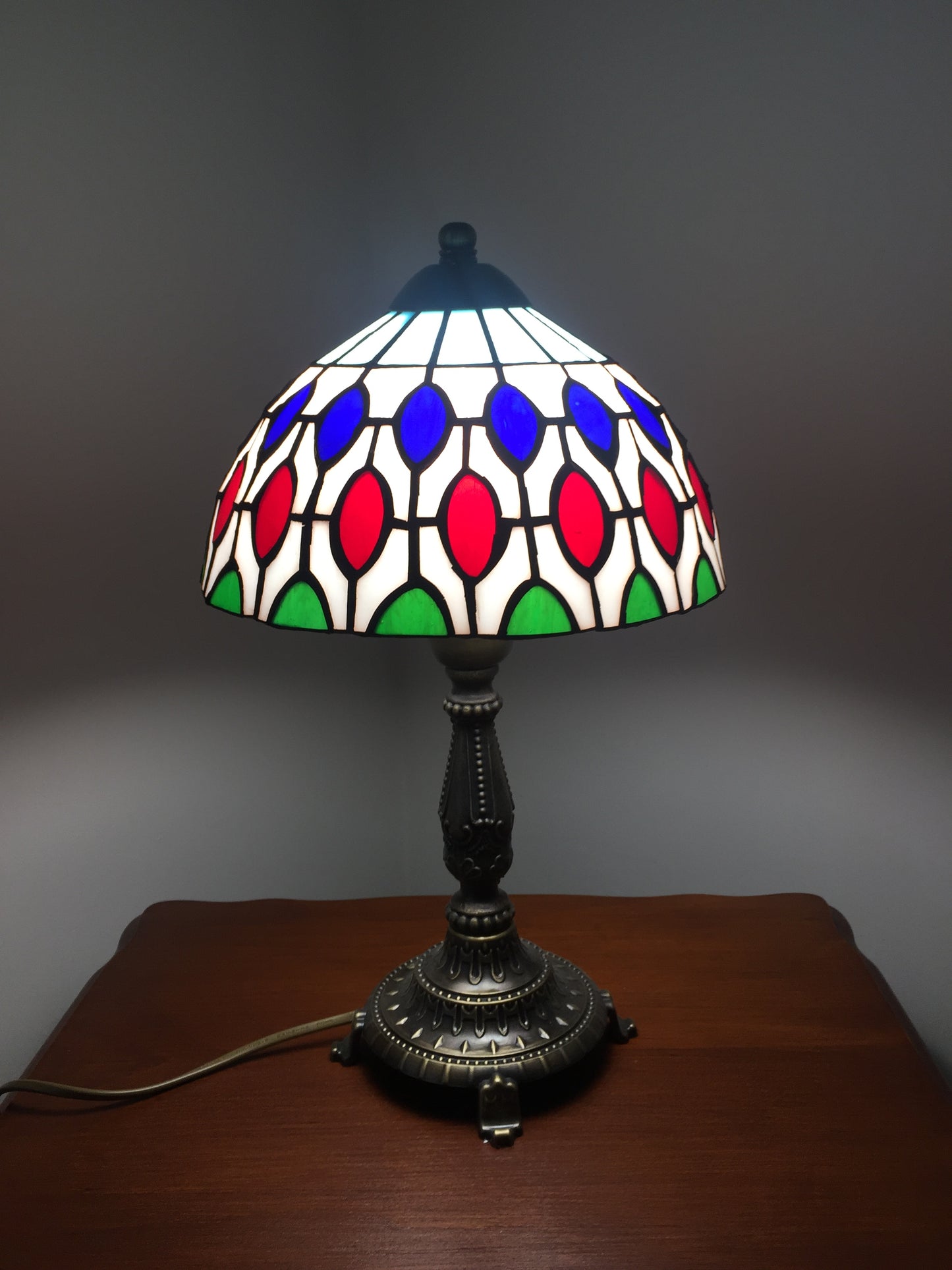 El Yapımı Vitray Abajur – Dekoratif Cam Aydınlatma | Glasy Design