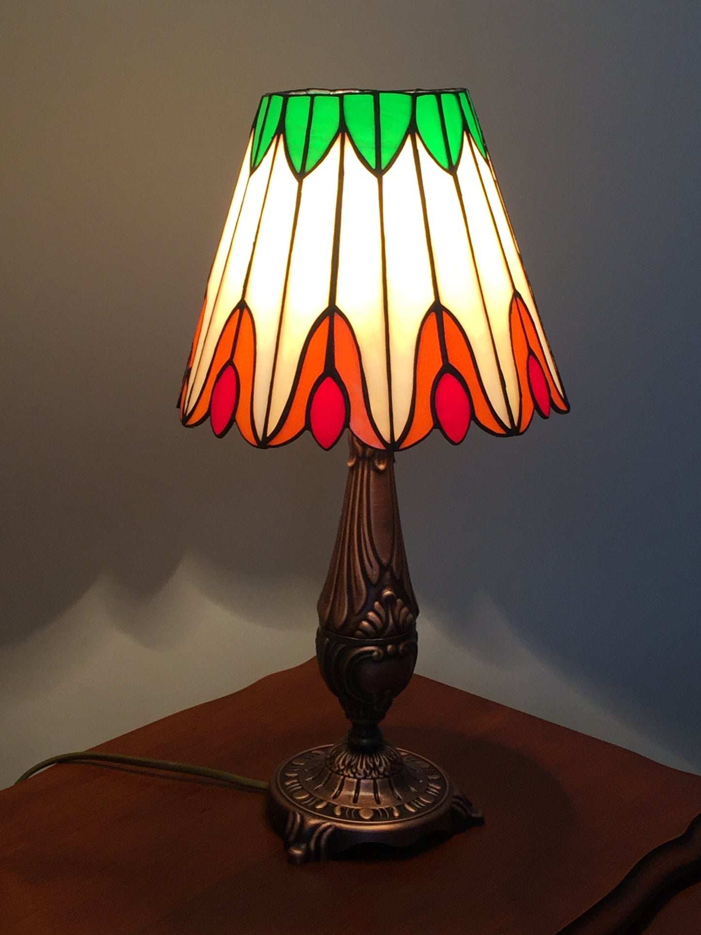 El Yapımı Vitray Abajur – Dekoratif Cam Aydınlatma | Glasy Design