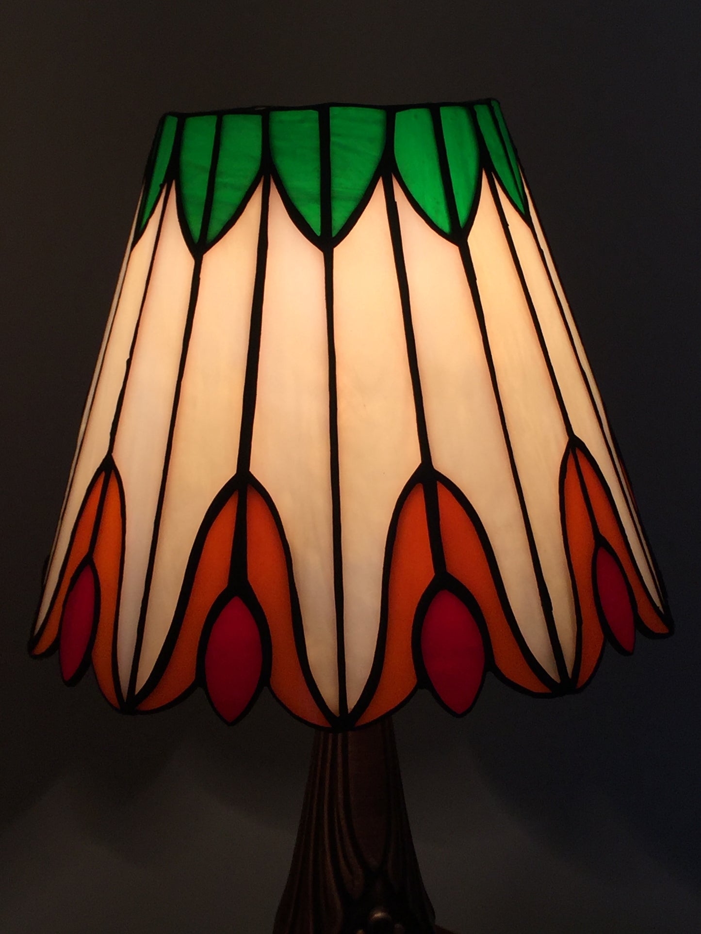 El Yapımı Vitray Abajur – Dekoratif Cam Aydınlatma | Glasy Design