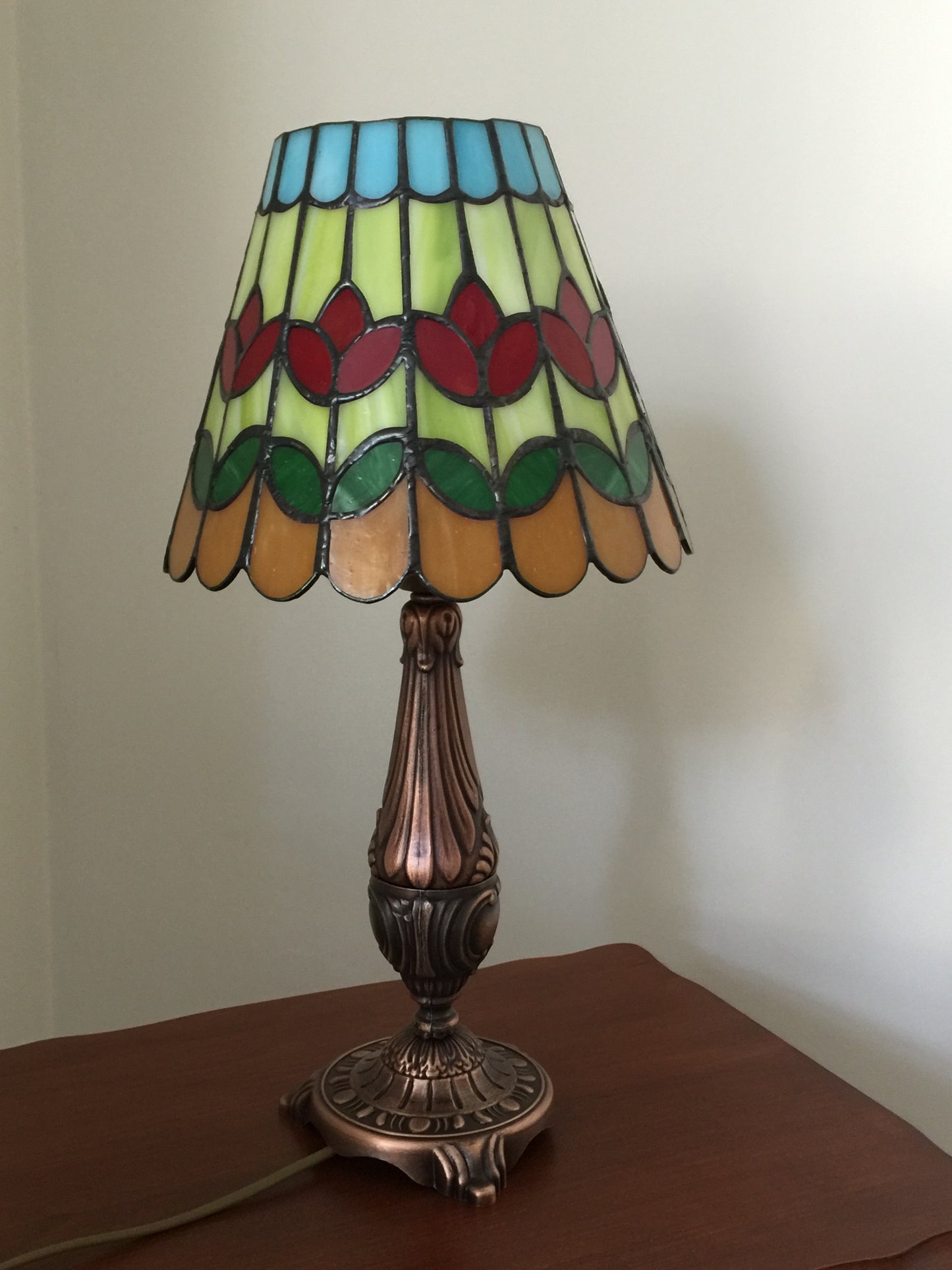 El Yapımı Vitray Abajur – Dekoratif Cam Aydınlatma | Glasy Design