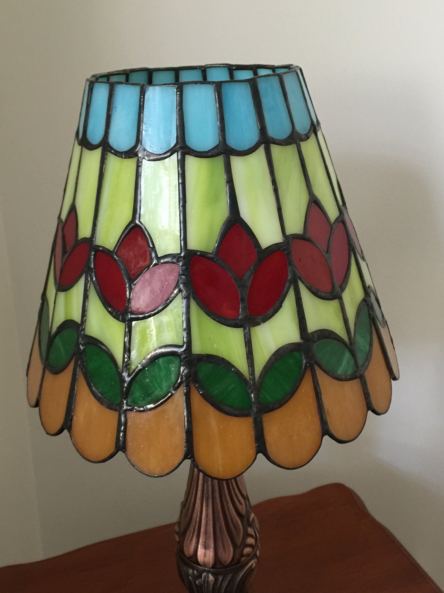 El Yapımı Vitray Abajur – Dekoratif Cam Aydınlatma | Glasy Design