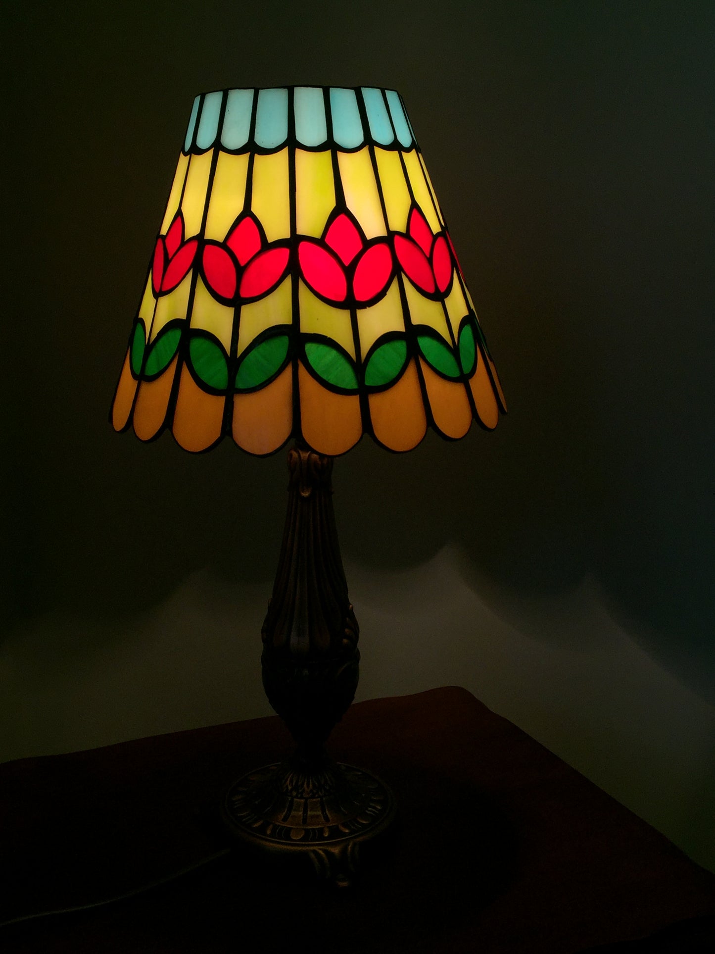 El Yapımı Vitray Abajur – Dekoratif Cam Aydınlatma | Glasy Design