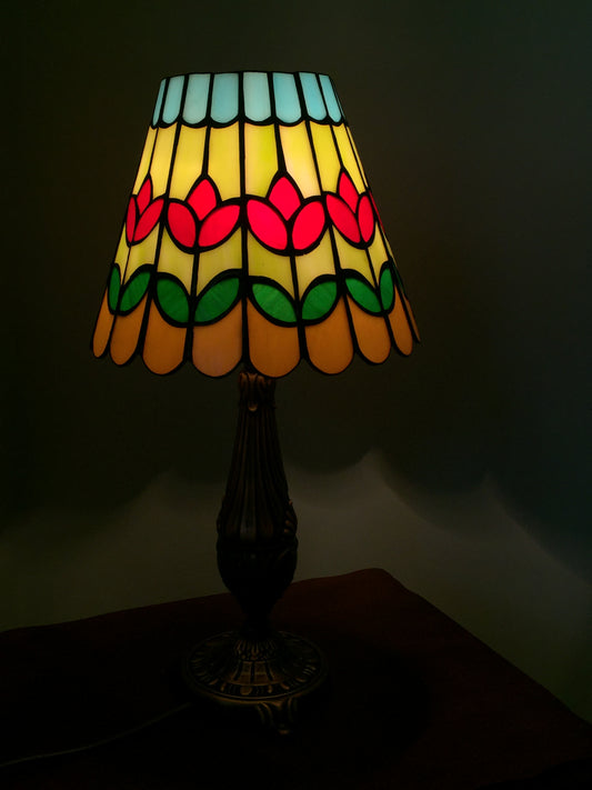 El Yapımı Vitray Abajur – Dekoratif Cam Aydınlatma | Glasy Design