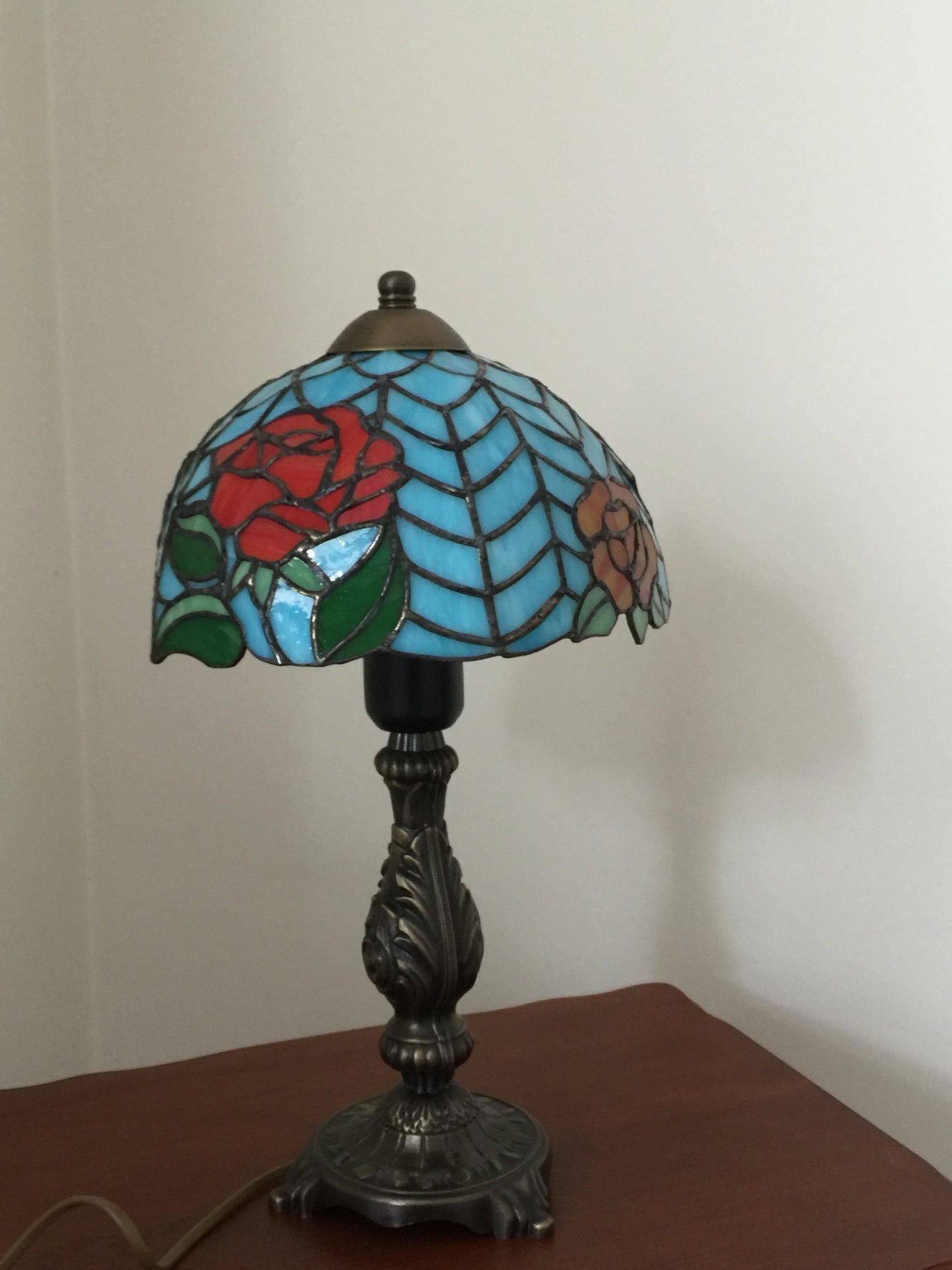 El Yapımı Vitray Abajur – Dekoratif Cam Aydınlatma | Glasy Design