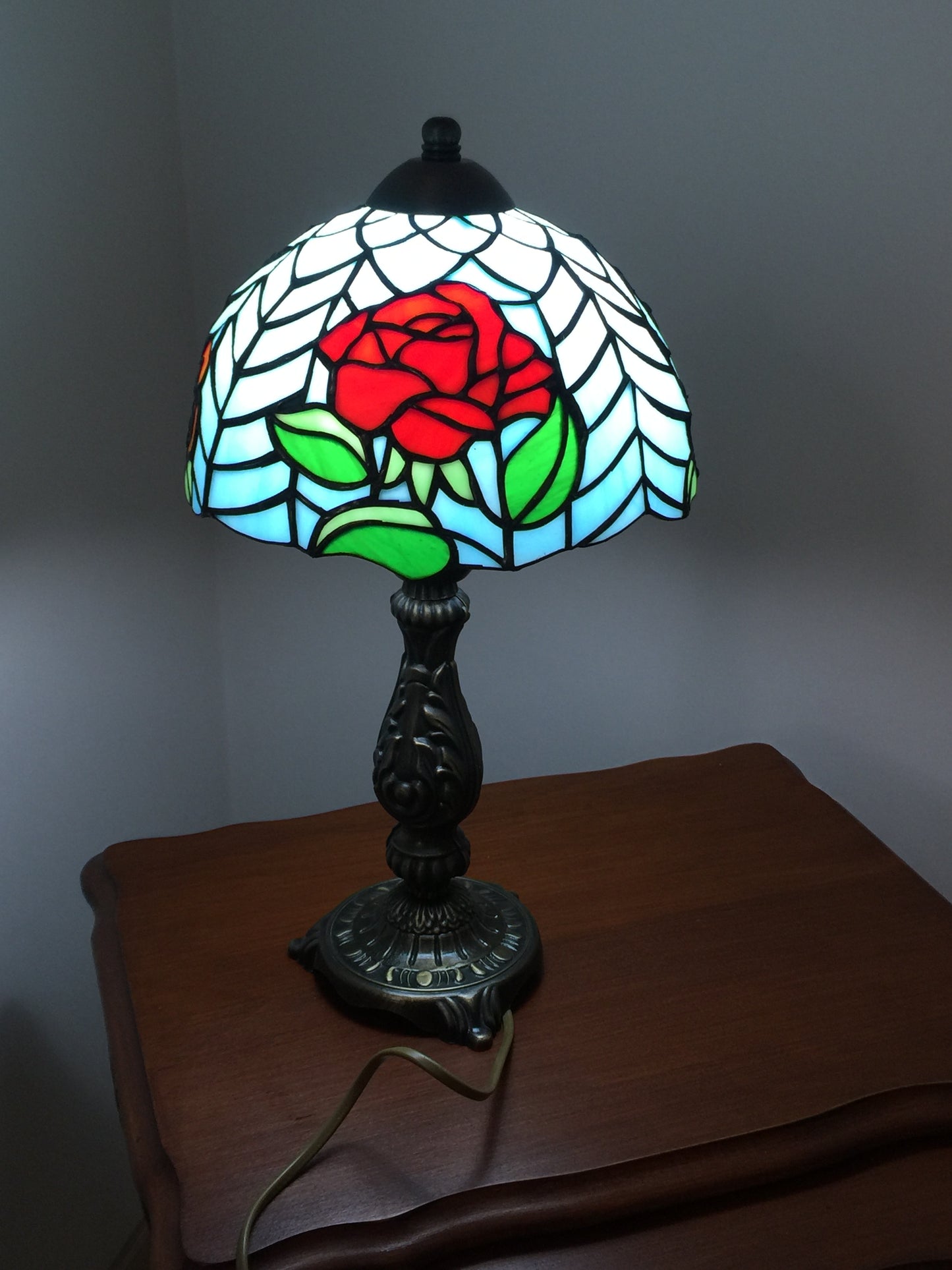 El Yapımı Vitray Abajur – Dekoratif Cam Aydınlatma | Glasy Design