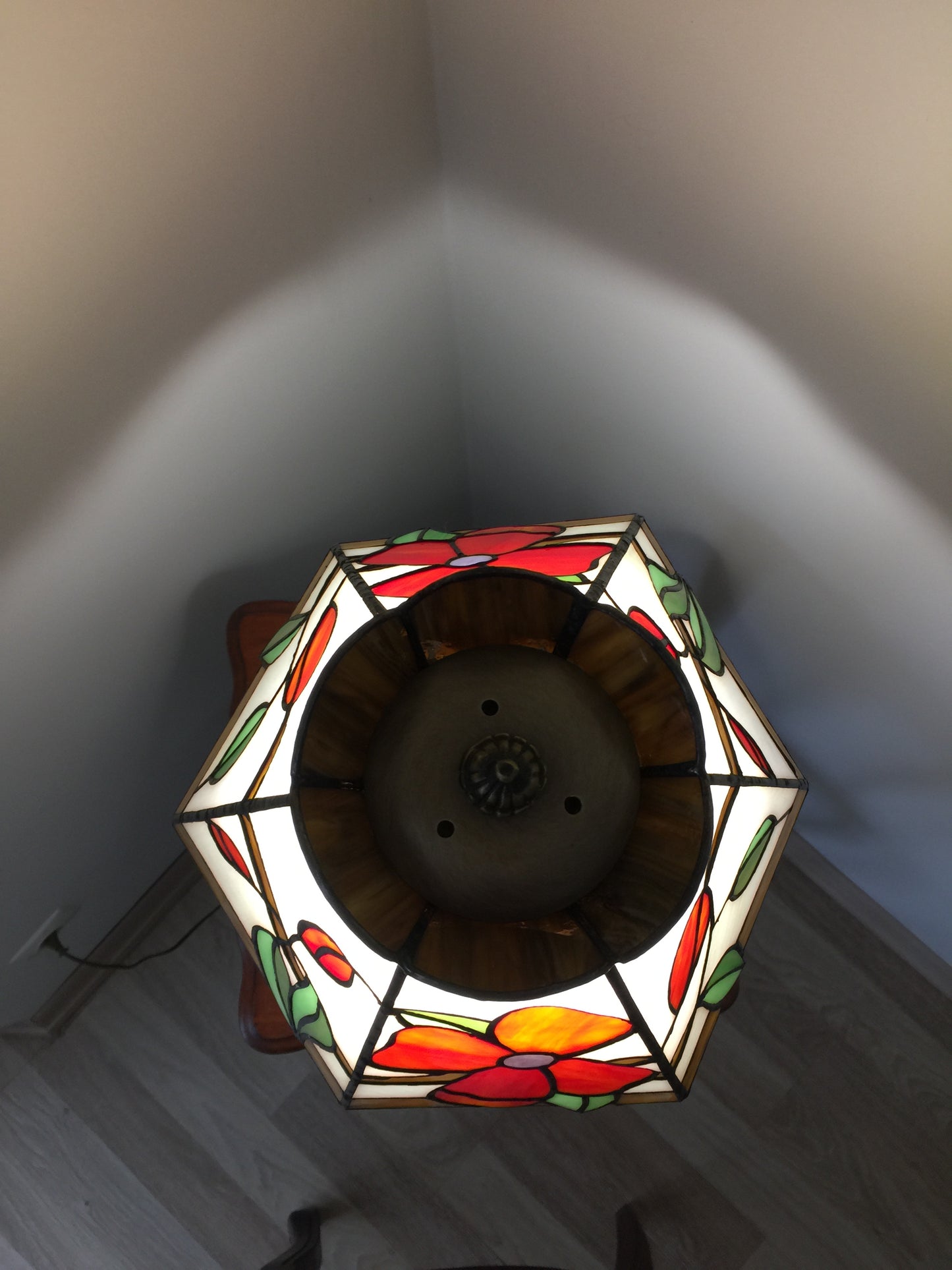 El Yapımı Vitray Abajur – Dekoratif Cam Aydınlatma | Glasy Design